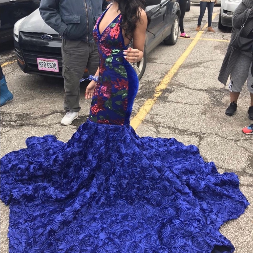 Prom dress - Picture 2 of 3